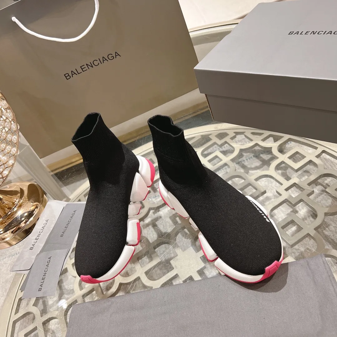 👟👟Ex-factory price 520👟👟 【Balencia**】The latest ✅SPEED2.0 multi-compression molded combination outsole from Paris* ✅ ⚠️Balencia’s top couple socks and shoes❗️ 🌟Original purchase and development! The top version on the market, with upgraded quality, every detail including packaging is compared to ZP! Newly upgraded TPU vacuum molded combination outsole! More comfortable and easy to wear! 3D knitted fabric is breathable and does not deform! The logo is the same as the original one, please distinguish it from the market currency! ⚠️Balenciaga’s latest packaging! 🔸Couple size SIZE: 35-42 (can be customized from 41)
